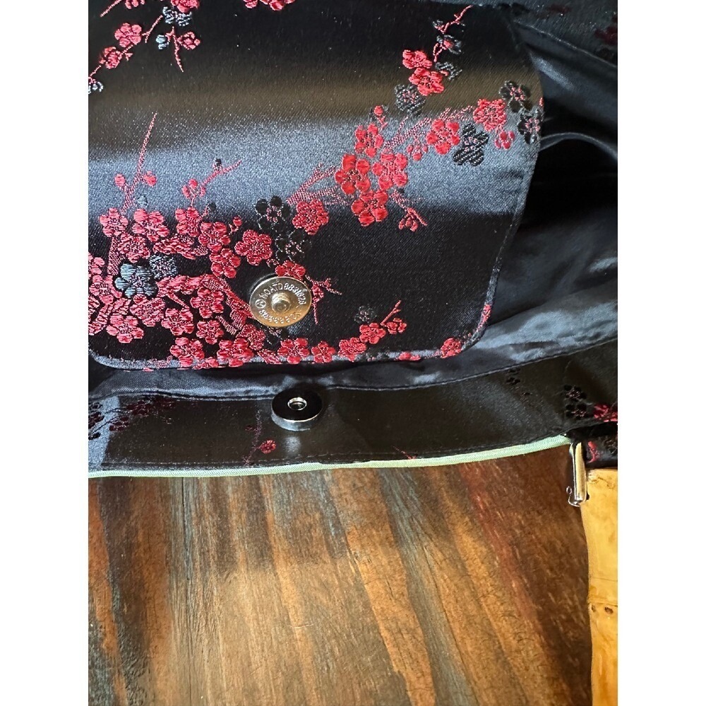 Asian Floral Purse Bamboo Handle Sachtel Red & Black by Yans NY with Accessories - Picture 10 of 15